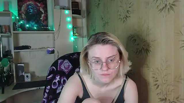Snapshot of __Freya___ chatting on 05/26/26, 12:17 Freya online show from 05/26/26, 12:17