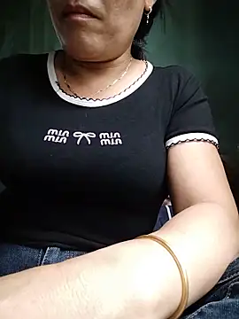 Snapshot of Nelly_x chatting on 06/11/26, 03:26 Nelly x online show from 06/11/26, 03:26