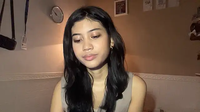 Snapshot of AllisonLundrigan chatting on 05/18/26, 12:22 AllisonLundrigan online show from 05/18/26, 12:22