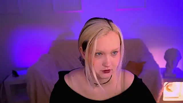 ViolettWoods online show from 06/17/26, 06:27
