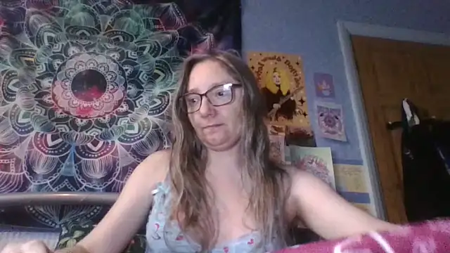 Snapshot of Izzylove47 chatting on 05/19/26, 08:09 Izzylove47 online show from 05/19/26, 08:09
