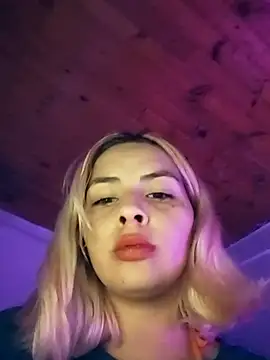 Snapshot of samyMoney chatting on 06/21/26, 02:36 samyMoney online show from 06/21/26, 02:36