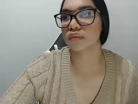 Snapshot of karen_golden1 chatting on 06/07/26, 04:49 karen golden1 online show from 06/07/26, 04:49