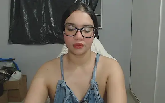 Snapshot of karen_golden1 chatting on 06/25/26, 06:07 karen golden1 online show from 06/25/26, 06:07