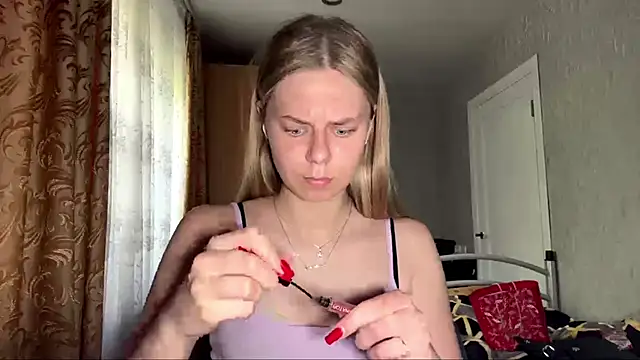 HoneysPiee online show from 06/23/26, 10:24