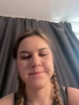 Snapshot of la_lisa_ chatting on 06/18/26, 07:08 la lisa online show from 06/18/26, 07:08