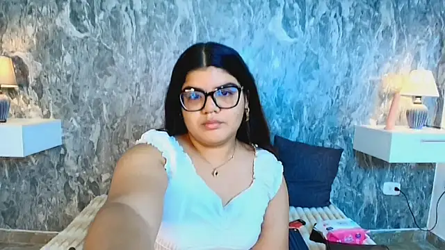 sky white  online show from 07/08/26, 12:09