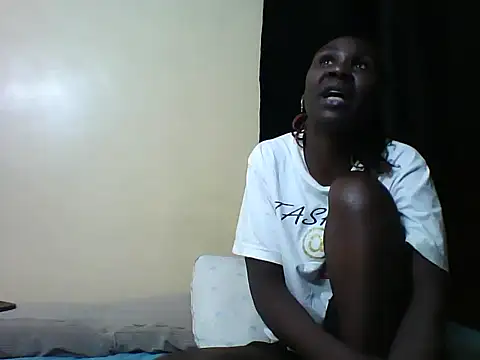 Snapshot of Bambybeauty2 chatting on 06/25/26, 05:34 Bambybeauty2 online show from 06/25/26, 05:34