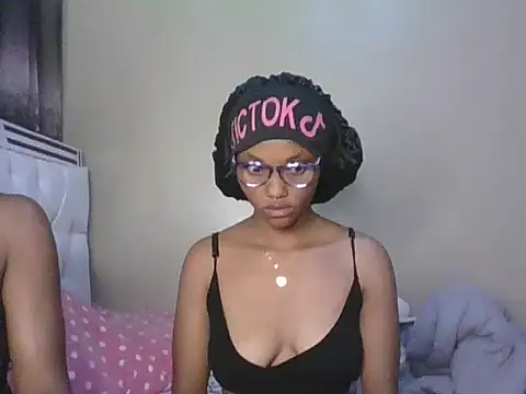 Snapshot of PrettyT5 chatting on 06/15/26, 08:33 PrettyT5 online show from 06/15/26, 08:33