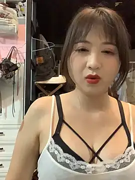 Snapshot of A-lanlan chatting on 05/24/26, 02:11 A-lanlan online show from 05/24/26, 02:11