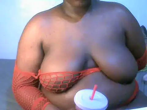 Snapshot of cumming-queen chatting on 07/07/26, 02:03 cumming-queen online show from 07/07/26, 02:03