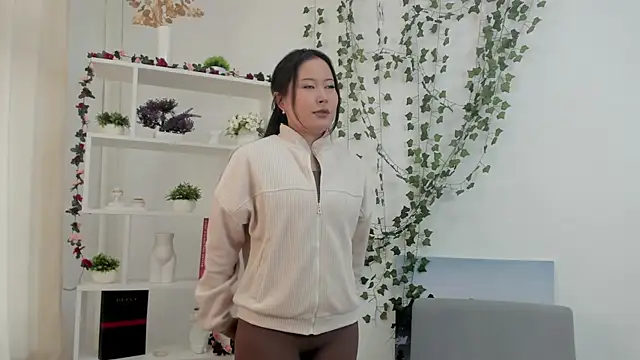 LaritaLevell online show from 05/17/26, 07:06