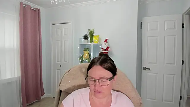 Snapshot of Vika73 chatting on 12/10/24, 03:44 Vika73 online show from 12/10/24, 03:44