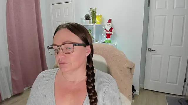 Snapshot of Vika73 chatting on 12/13/24, 09:41 Vika73 online show from 12/13/24, 09:41