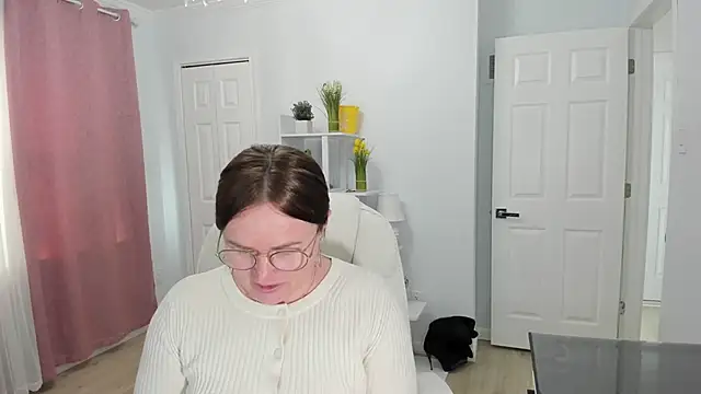 Snapshot of Vika73 chatting on 01/30/25, 04:24 Vika73 online show from 01/30/25, 04:24