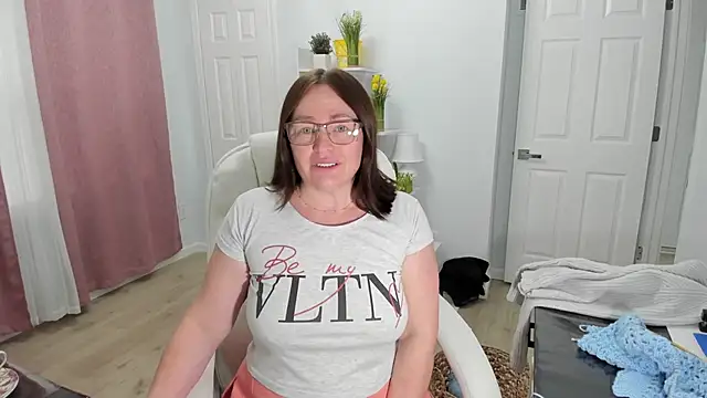 Snapshot of Vika73 chatting on 02/08/25, 02:38 Vika73 online show from 02/08/25, 02:38