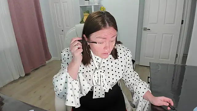 Snapshot of Vika73 chatting on 02/19/25, 12:33 Vika73 online show from 02/19/25, 12:33