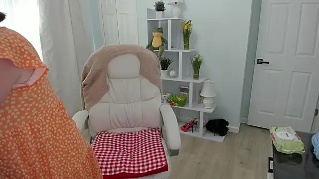 Snapshot of Vika73 chatting on 03/14/25, 04:51 Vika73 online show from 03/14/25, 04:51