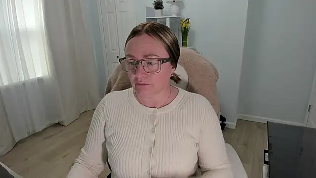 Snapshot of Vika73 chatting on 03/16/25, 06:01 Vika73 online show from 03/16/25, 06:01