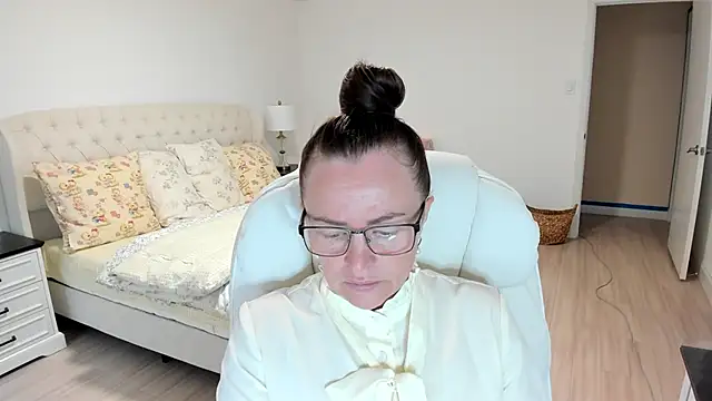 Snapshot of Vika73 chatting on 09/15/25, 01:00 Vika73 online show from 09/15/25, 01:00