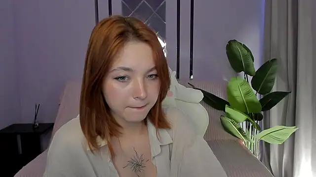 Snapshot of New_Web_Girl chatting on 05/26/26, 10:22 New Web Girl online show from 05/26/26, 10:22