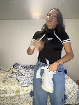 MadisonYoung000 online show from 05/27/26, 02:03