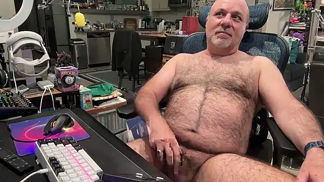 Snapshot of ThickBear chatting on 05/27/26, 07:27 ThickBear online show from 05/27/26, 07:27