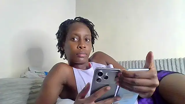 Snapshot of curvypetite chatting on 05/25/26, 09:26 curvypetite online show from 05/25/26, 09:26