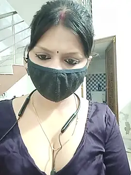 ZOYA-STRIP online show from 06/18/26, 04:11