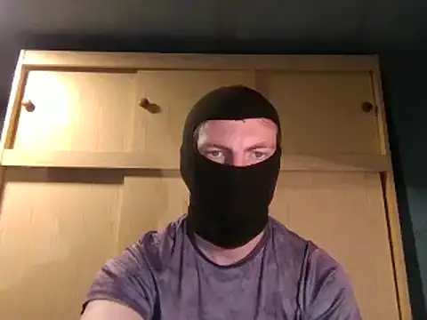 Snapshot of beuker22 chatting on 06/06/26, 12:32 beuker22 online show from 06/06/26, 12:32