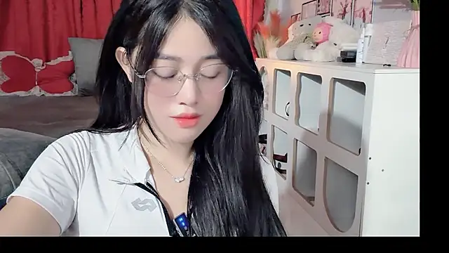Bee-Cherry online show from 05/27/26, 03:03