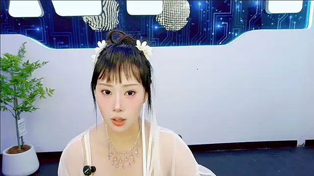 Nicole-- online show from 05/18/26, 06:41