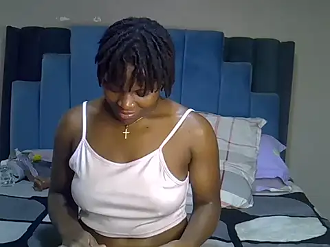 Snapshot of melanin_moon chatting on 06/08/26, 01:44 melanin moon online show from 06/08/26, 01:44