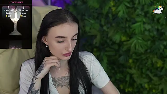 Snapshot of EmilyyMoon chatting on 05/27/26, 11:18 EmilyyMoon online show from 05/27/26, 11:18