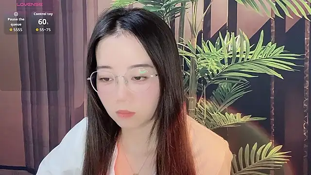 Snapshot of 77-Vicky chatting on 05/25/26, 06:52 77-Vicky online show from 05/25/26, 06:52