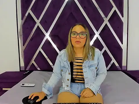 LunaViceht online show from 06/12/26, 12:15