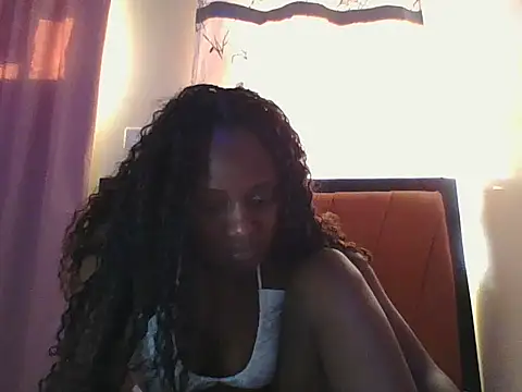 Snapshot of Ellaa_doll chatting on 07/13/26, 01:47 Ellaa doll online show from 07/13/26, 01:47