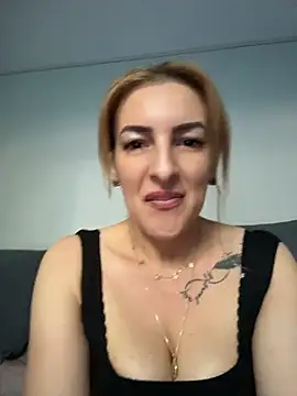 Snapshot of Hot-Milf4U chatting on 06/10/26, 05:07 Hot-Milf4U online show from 06/10/26, 05:07