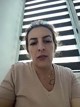 Snapshot of Hot-Milf4U chatting on 06/20/26, 04:26 Hot-Milf4U online show from 06/20/26, 04:26