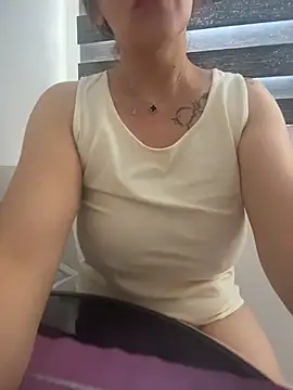 Snapshot of Hot-Milf4U chatting on 07/16/26, 05:35 Hot-Milf4U online show from 07/16/26, 05:35