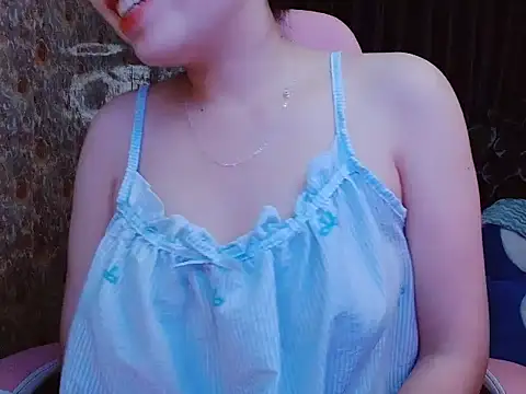 Snapshot of Julie_Ulie chatting on 05/31/26, 02:35 Julie Ulie online show from 05/31/26, 02:35