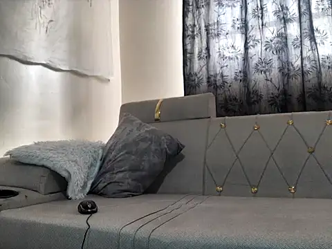 sexyleah25 online show from 06/18/26, 09:58