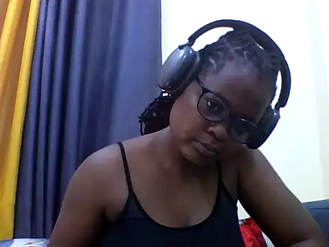 Snapshot of ladar chatting on 06/17/26, 05:10 ladar online show from 06/17/26, 05:10