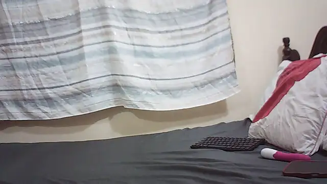 emmyteaz1 online show from 05/28/26, 06:21