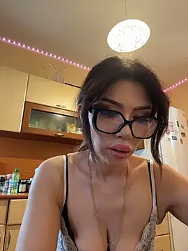 Snapshot of JessicaNichols_ chatting on 07/13/26, 04:54 JessicaNichols online show from 07/13/26, 04:54