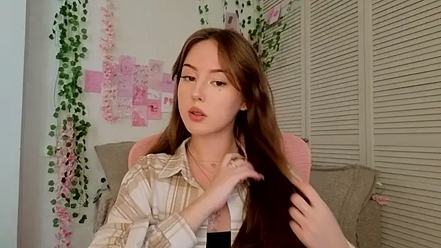 Snapshot of silver_grl chatting on 06/17/26, 01:30 silver grl online show from 06/17/26, 01:30