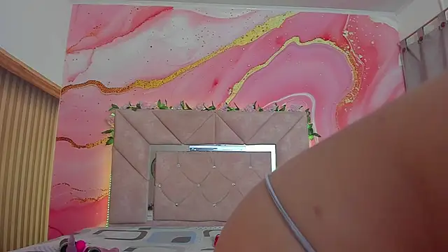 Snapshot of Candy__Moon_ chatting on 06/11/26, 03:04 Candy Moon online show from 06/11/26, 03:04