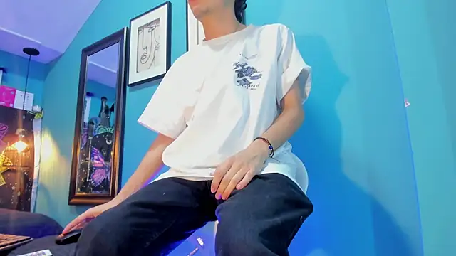 Snapshot of kevinn_bluee chatting on 05/27/26, 01:57 kevinn bluee online show from 05/27/26, 01:57