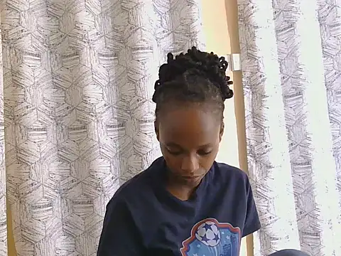 Petitemissy online show from 05/25/26, 01:17