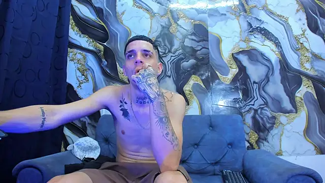 Snapshot of boy_max_latin chatting on 07/08/26, 03:27 boy max latin online show from 07/08/26, 03:27